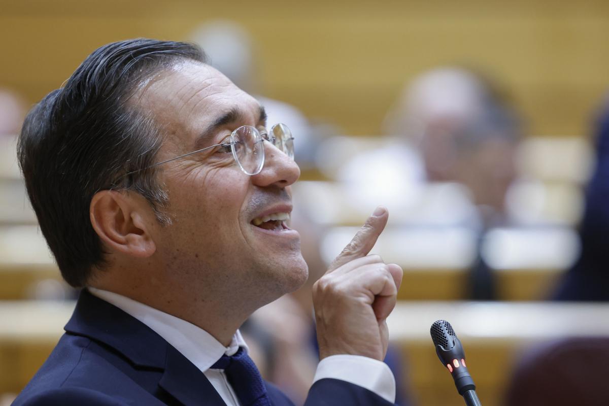 El ministro de Asuntos Exteriores, José Manuel Albares, interviene este martes, durante el Pleno del Senado, en Madrid.