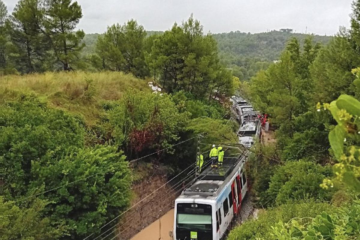 Tormentas en Cataluña: rescate en un tren en Castellbell