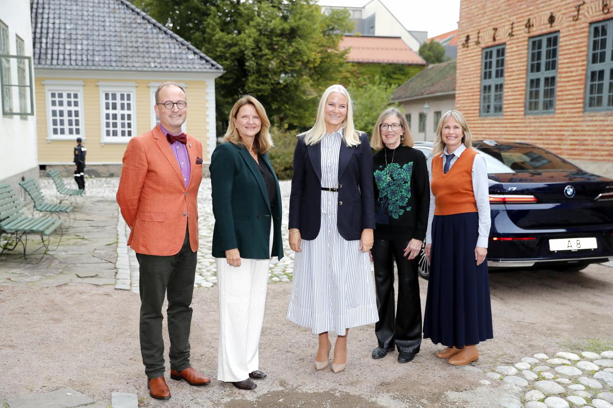 Mette-Marit de Noruega en la conferencia Frida Hansen y el tejido transparente en el Museo Folclórico Noruego