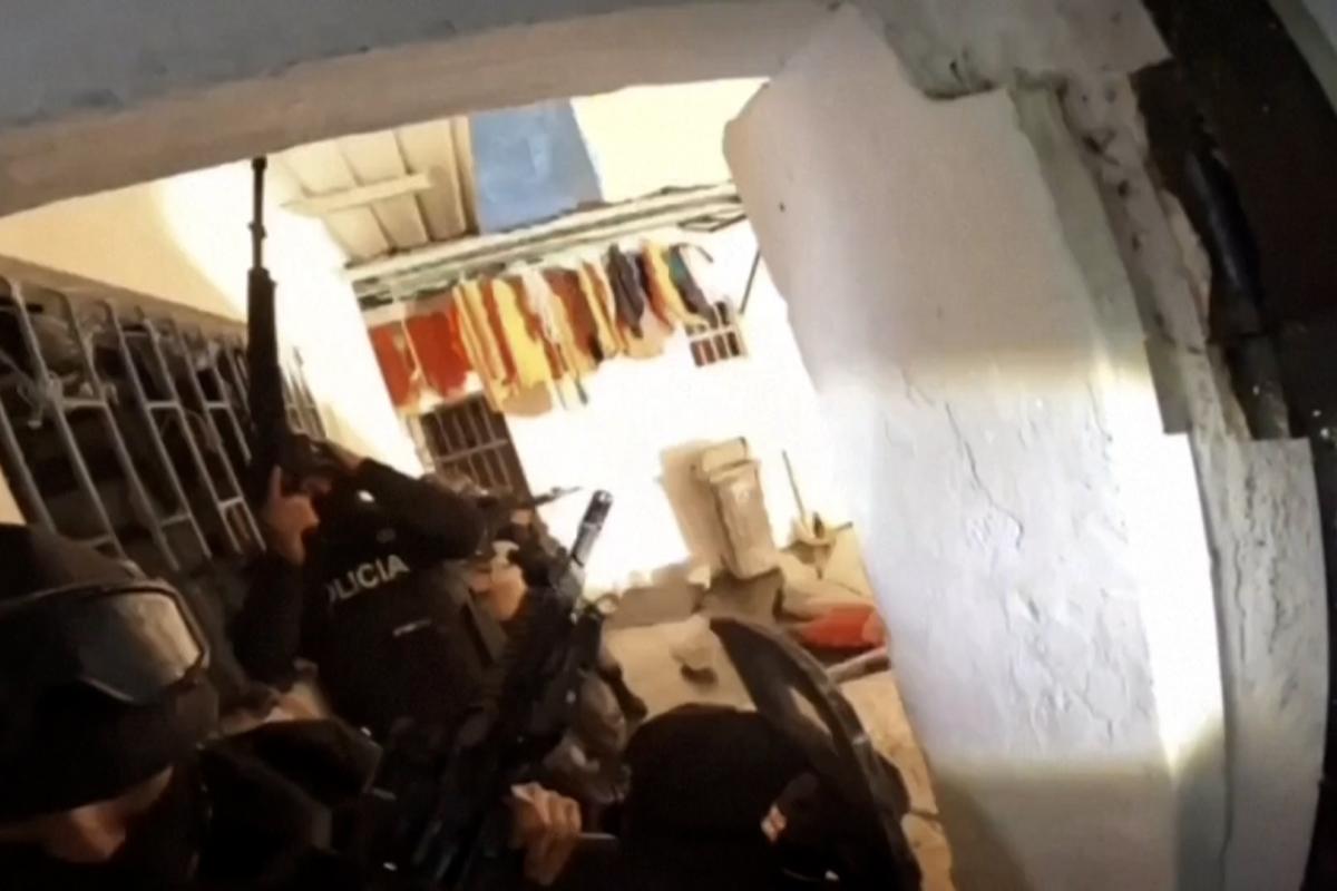 Grabaciones policiales de la intervención tras el sangriento motín en la cárcel de Machala (El Oro, Guayaquil, Ecuador).