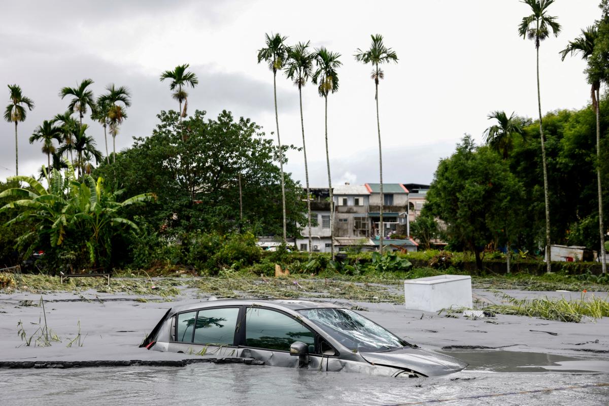 Inundaciones por el paso del súper tifón Ragasa en Hualien (Taiwán).