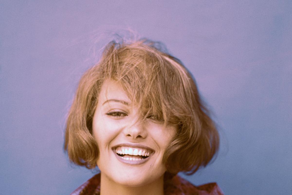 La actriz, Claudia Cardinale, en una imagen de 1938, sonriendo.