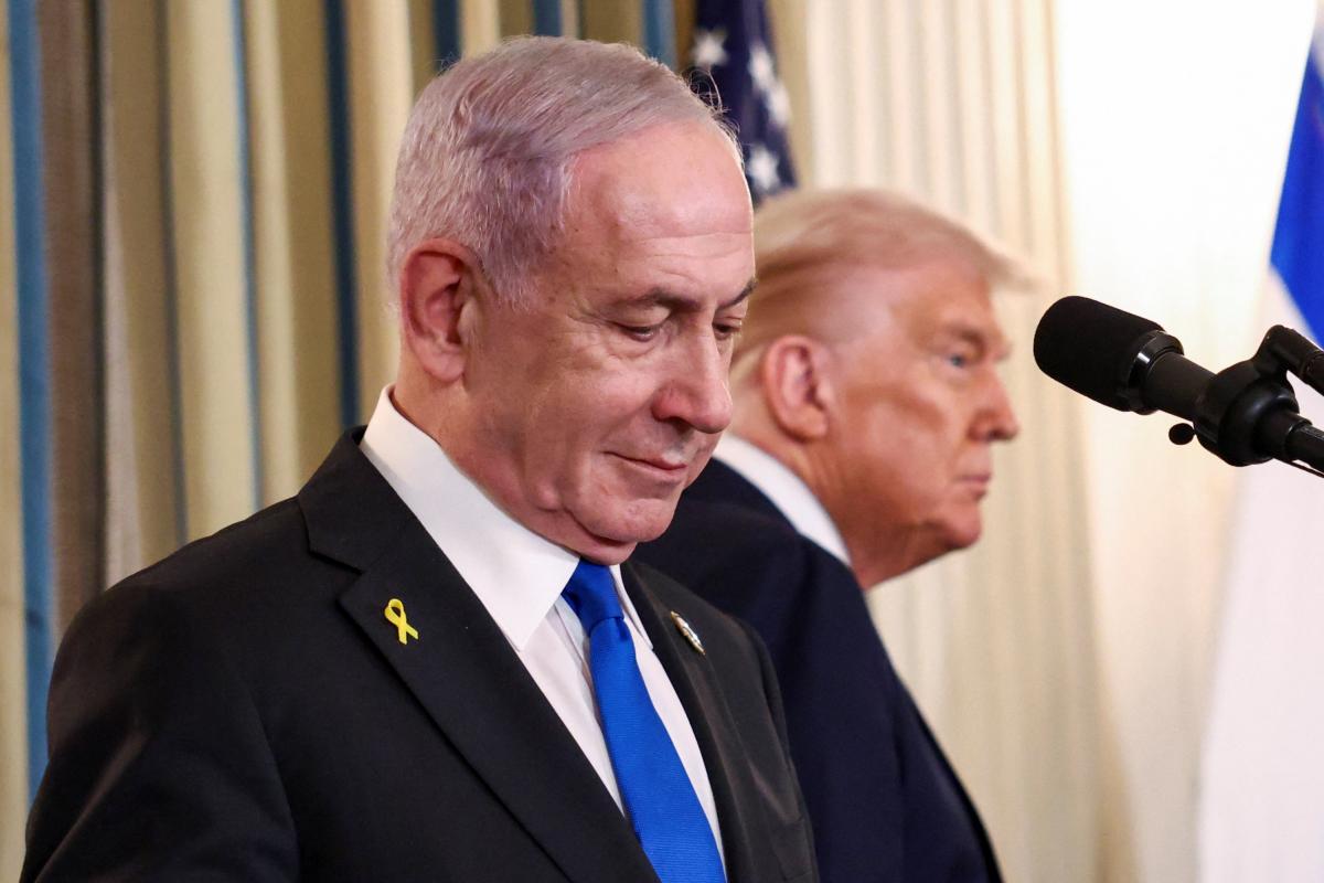 El primer ministro de Israel, Benjamin Netanyahu, junto a su homólogo estadounidense, Donald Trump; en la rueda de prensa de presentación de su propuesta conjunta para un alto al fuego en Gaza.