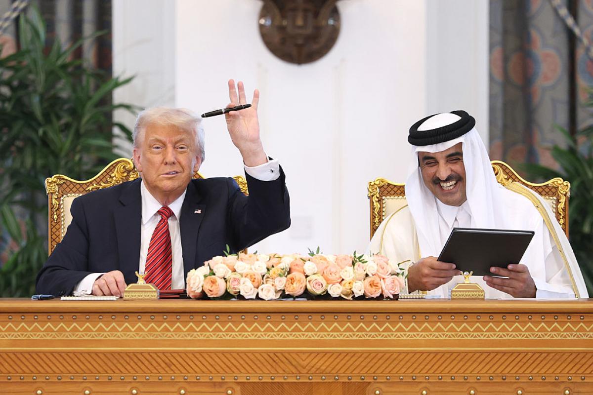 Donald Trump sella un gigantesco acuerdo de cooperación con el emir de Catar, Tamim bin Hamad al Thani
