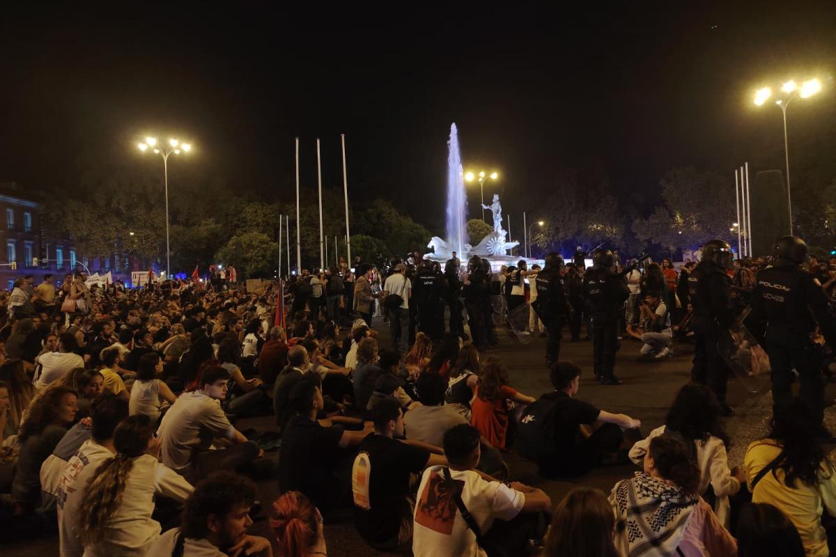 Sentada en Neptuno por Palestina y por la liberación de la flotilla