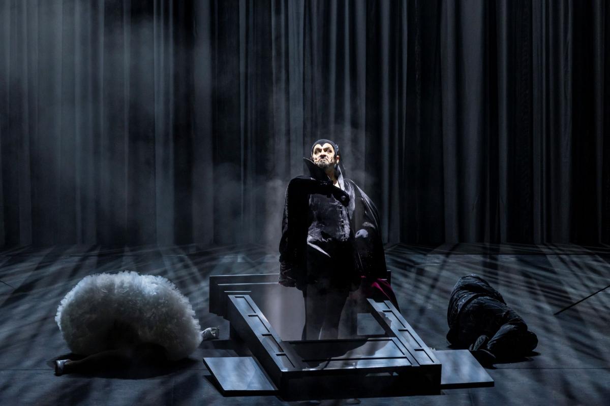 Mefistófeles o el Diablo en Faust, en Les Corts de Valencia.