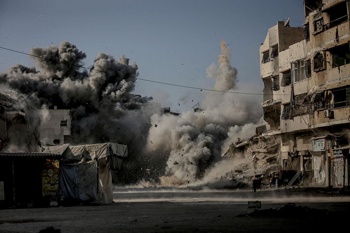 Destrucción en Ciudad de Gaza tras un bombardeo israelí este viernes