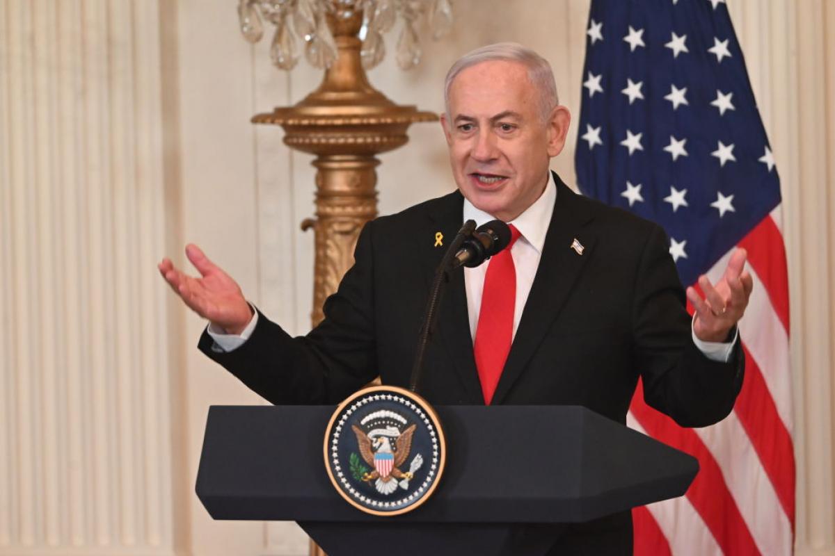 Benjamin Netanyahu gesticula en la Casa Blanca