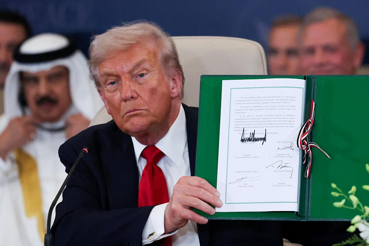 El momento: Donald Trump firma 'su' plan de paz entre Israel y Hamás