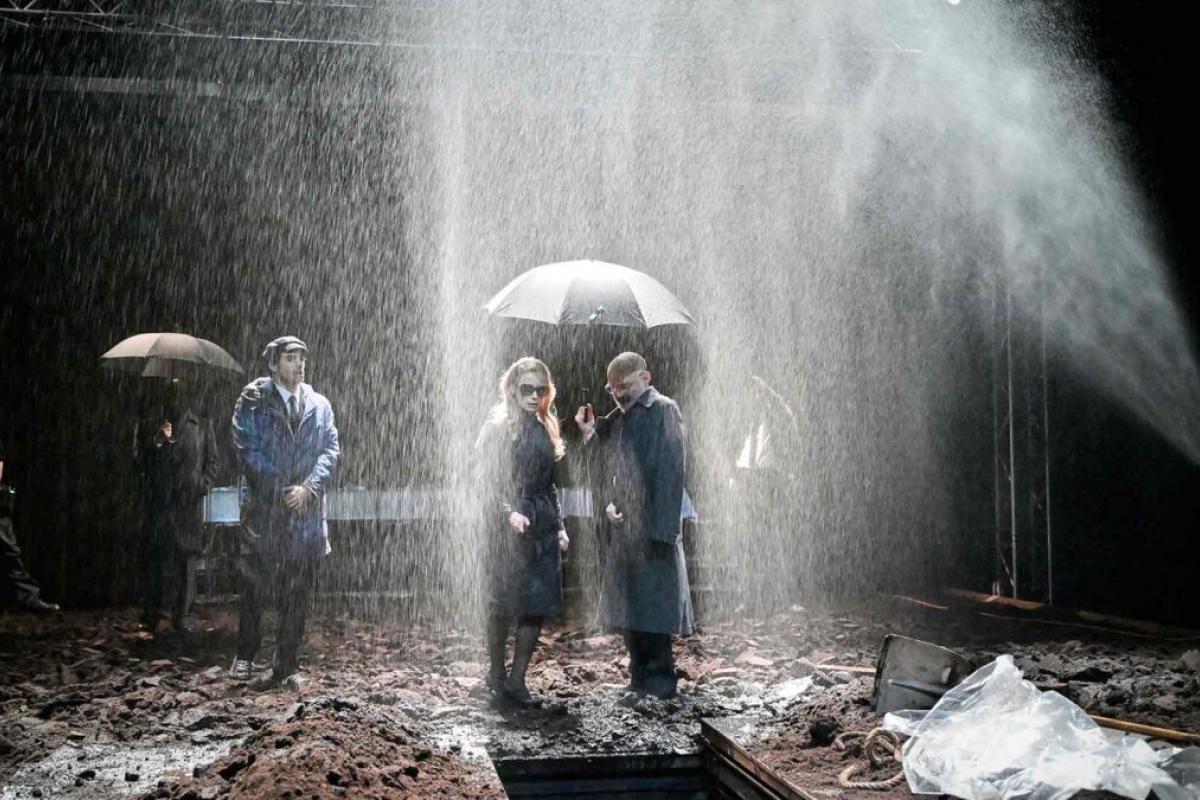 Escena inicial de Hamlet de Ostermeier.