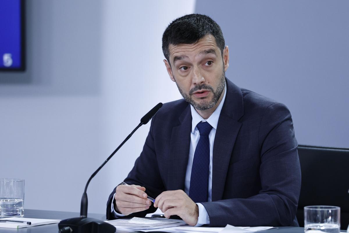 El ministro de Derechos Sociales y Consumo, Pablo Bustinduy durante la rueda de prensa tras el Consejo de Ministros.