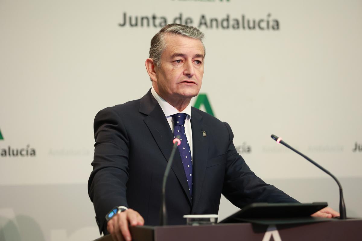 Consejero-Sanidad-Andalucía-habla-consejo-gobierno