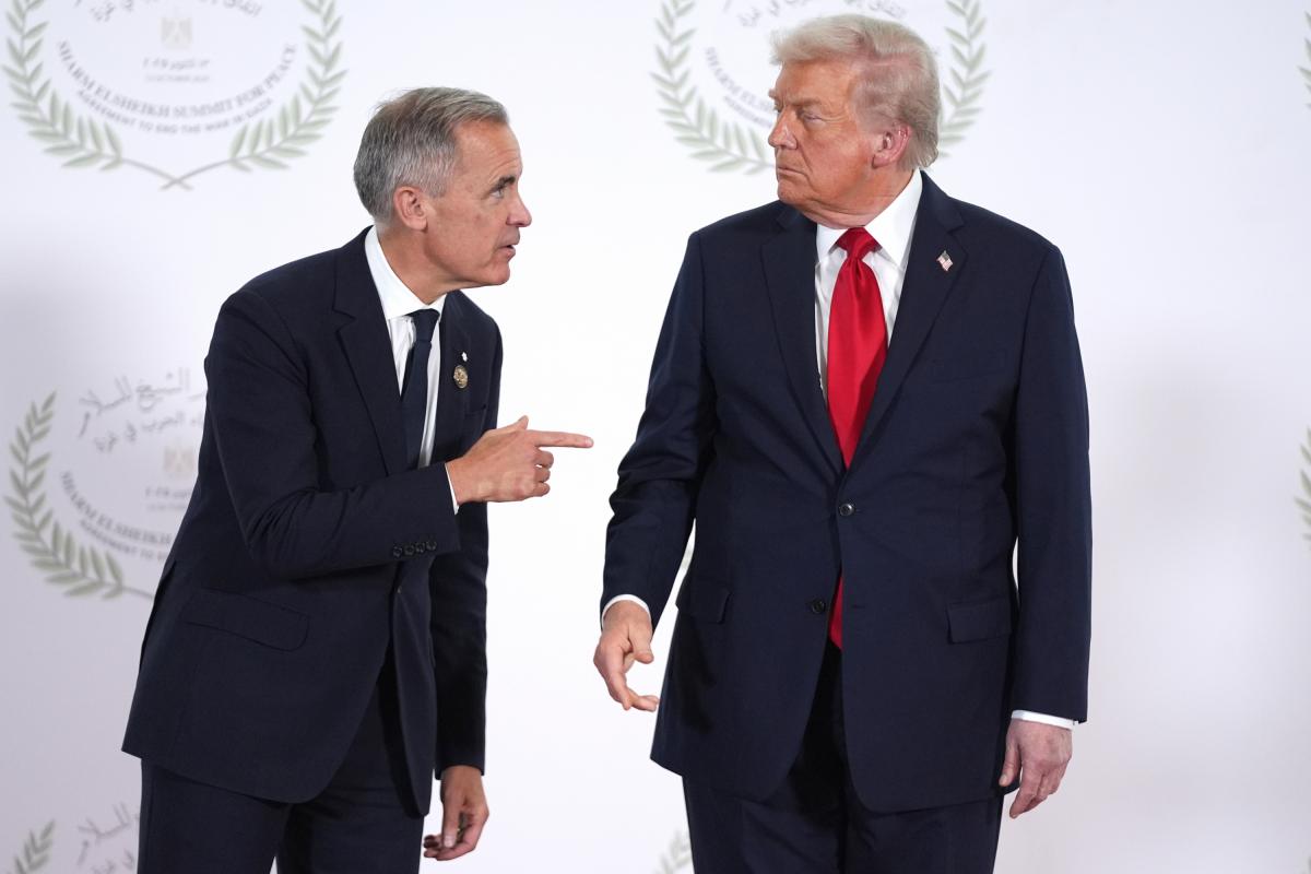 El presidente de EEUU, Donald Trump, saluda al primer ministro canadiense, Mark Carney.