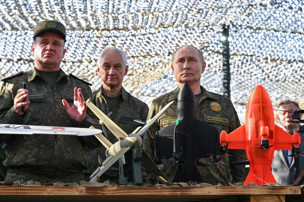 El presidente ruso, Vladímir Putin, vestido de militar