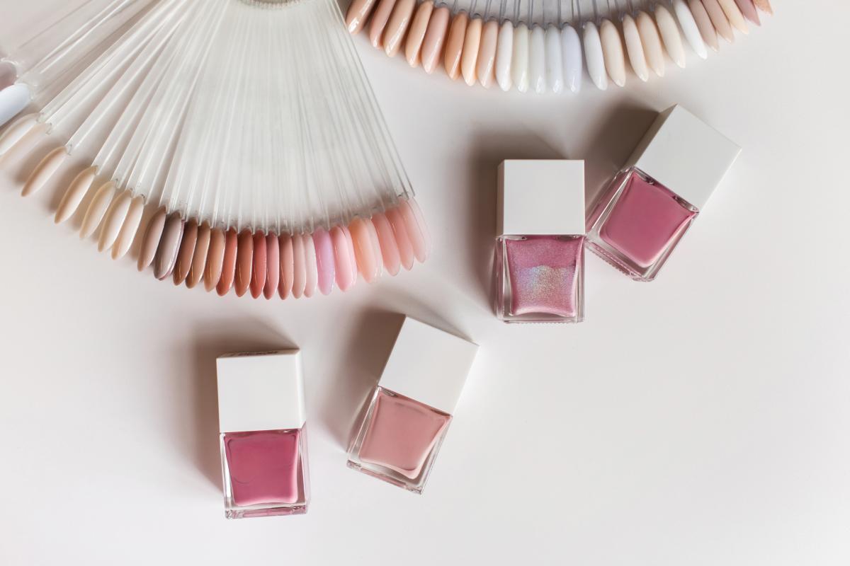 Diferentes colores para manicura