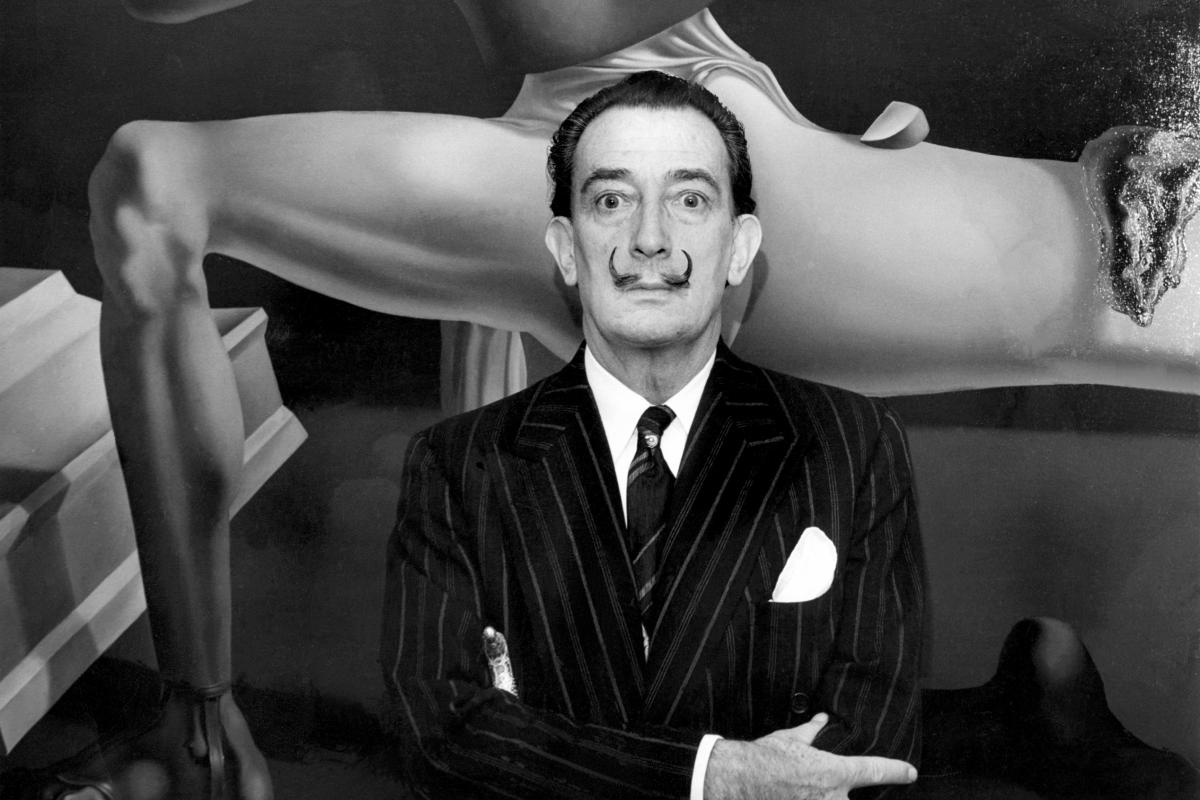 El artista Salvador Dalí en la inauguración de una exposición de su obra en Nueva York.