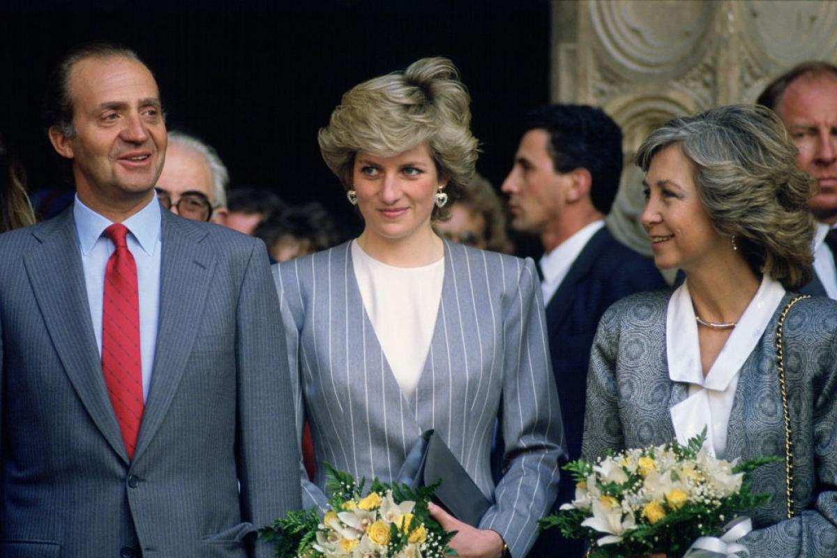 Los reyes Juan Carlos y Sofía junto a Diana de Gales en Sevilla en 1987.