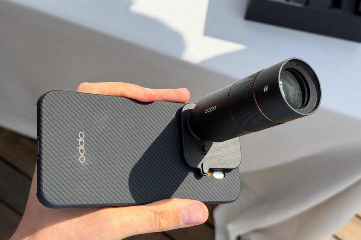 El nuevo OPPO X9 Pro con el teleconvertidor, diseñado por Hasselblad.