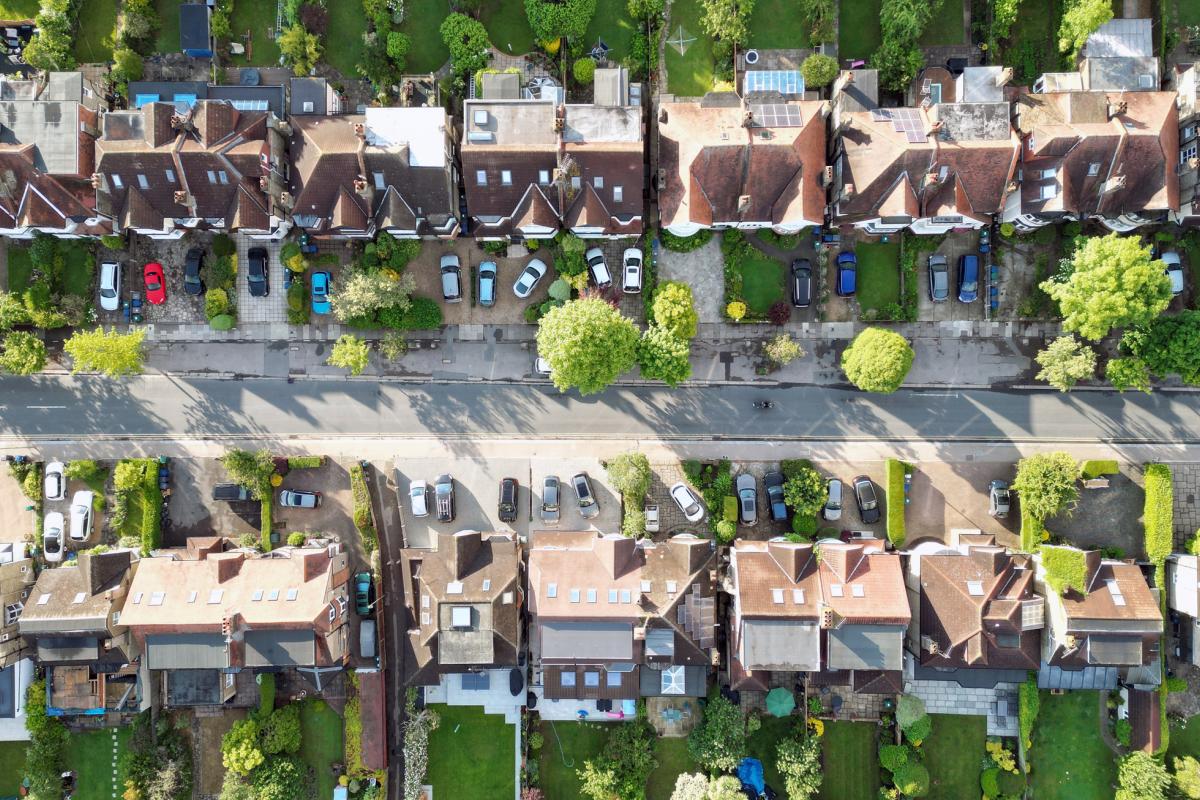 Numerosos jardines con árboles