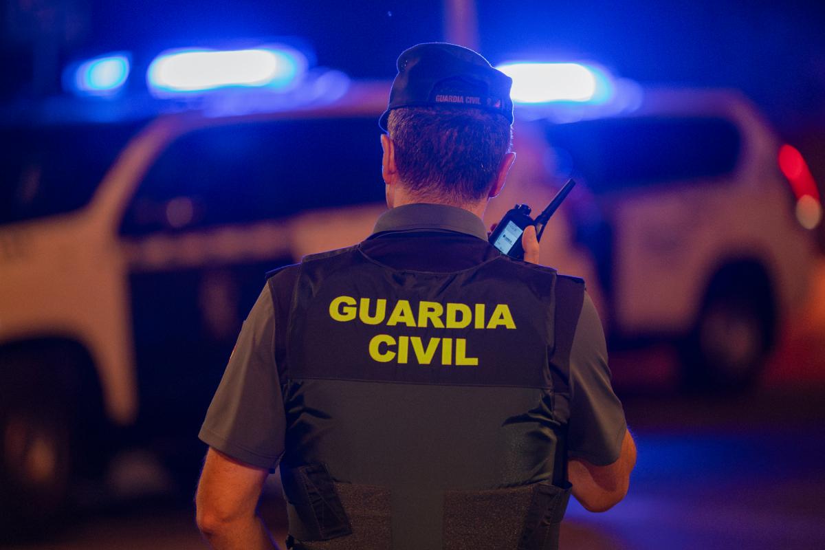 Un agente de la Guardia Civil