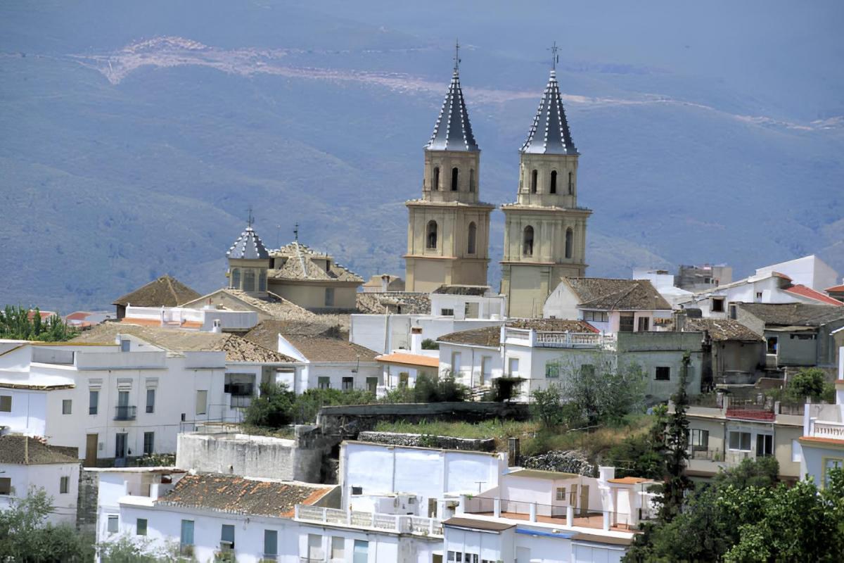 La iglesia de Nuestra Señora de la Expectación del pueblo de Órgiva (Granada)