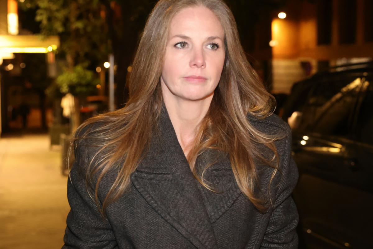 Genoveva Casanova durante un paseo nocturno en Madrid