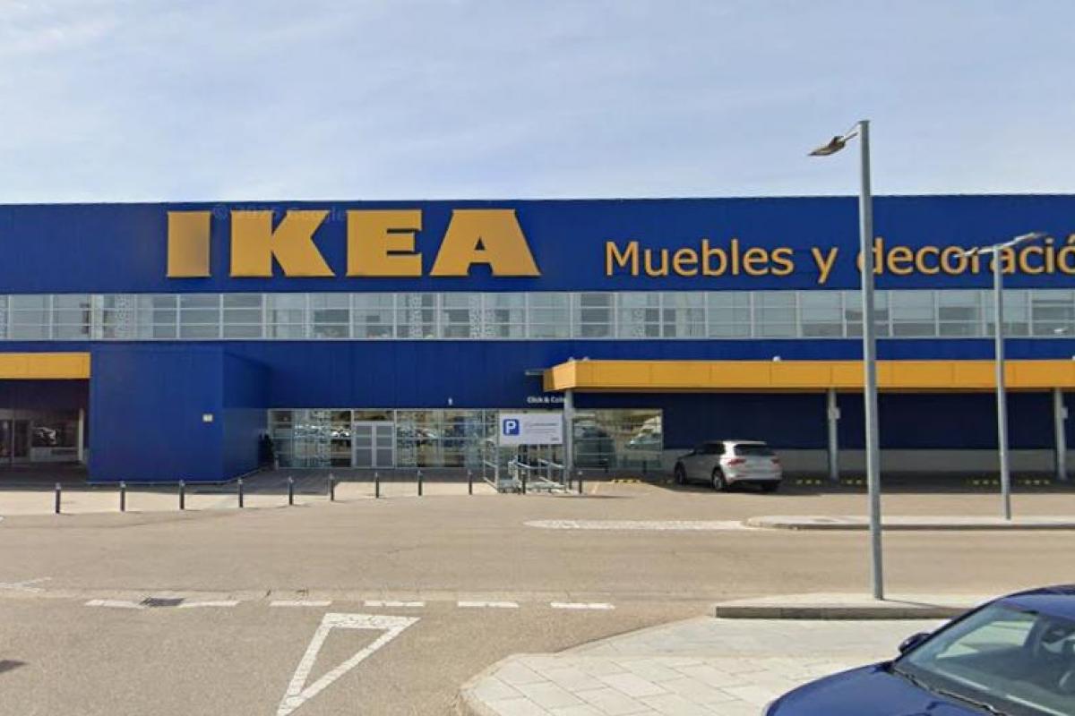 Fachada principal del Ikea de Valladolid.