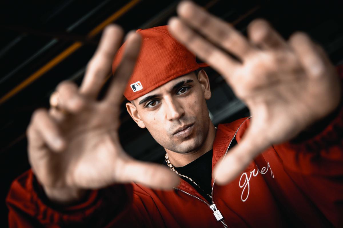 Fernando Costa, el rapero de Ibiza presenta Dolor de Barrio, su segundo disco este año.