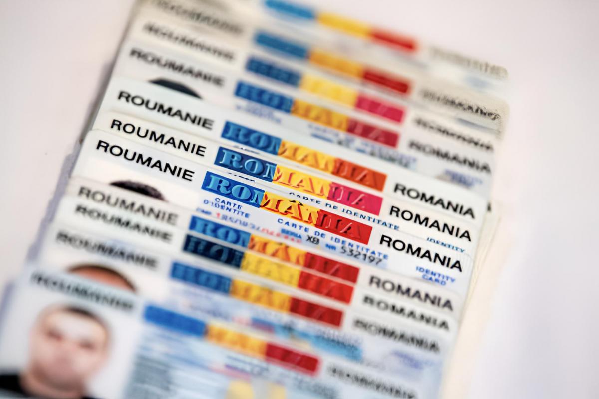 Varios documentos de identidad de Rumania
