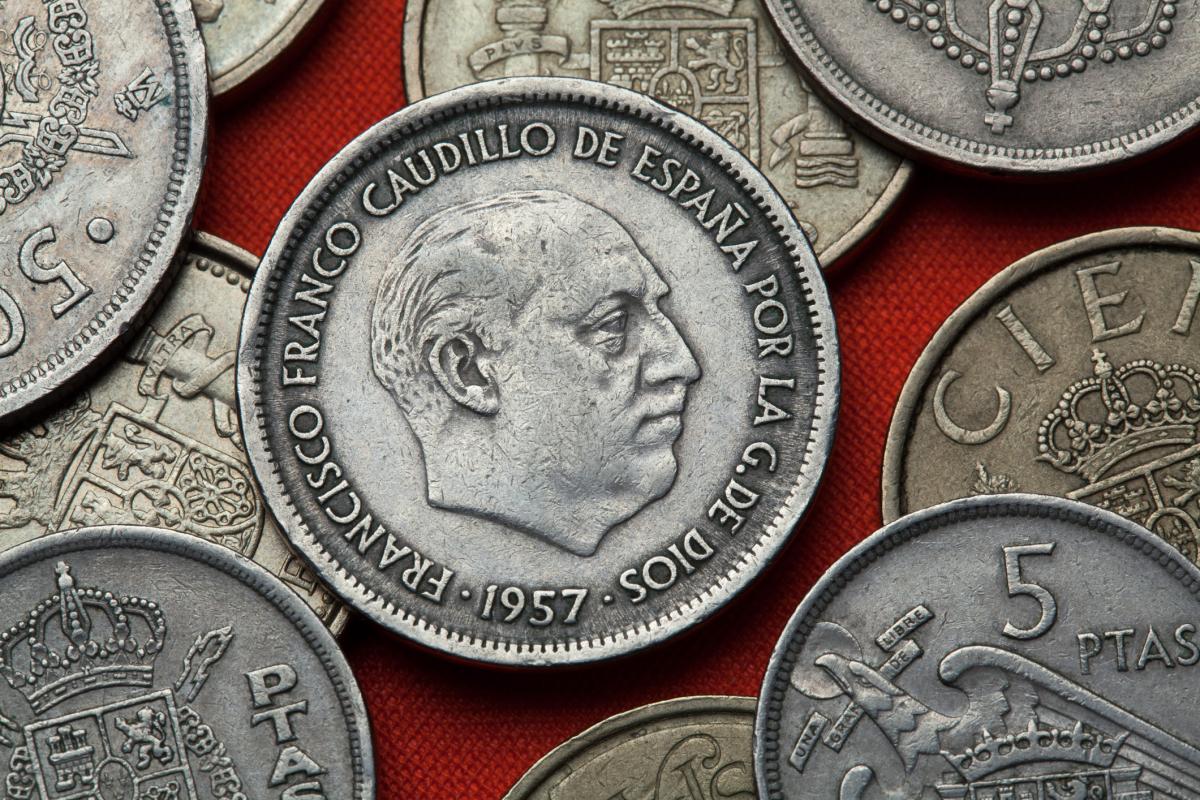 Una moneda de 25 pesetas con el rostro de Francisco Franco, en una imagen de archivo.