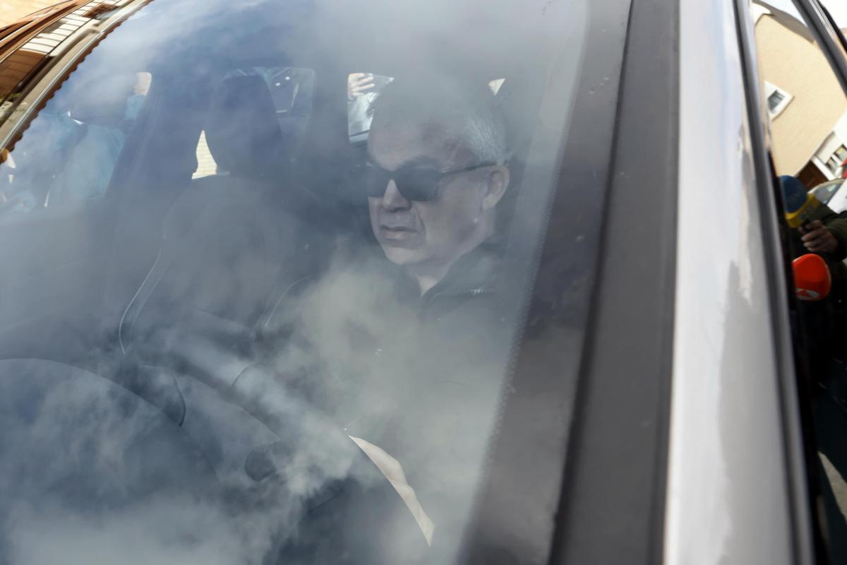 El ex secretario de Organización del PSOE Santos Cerdán llega conduciendo su vehículo a su domicilio en la localidad navarra de Milagro este jueves