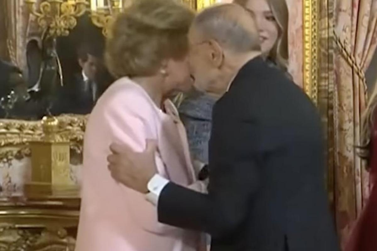 Reacción de la infanta y la princesa al saludo entre Solana y la reina Sofía