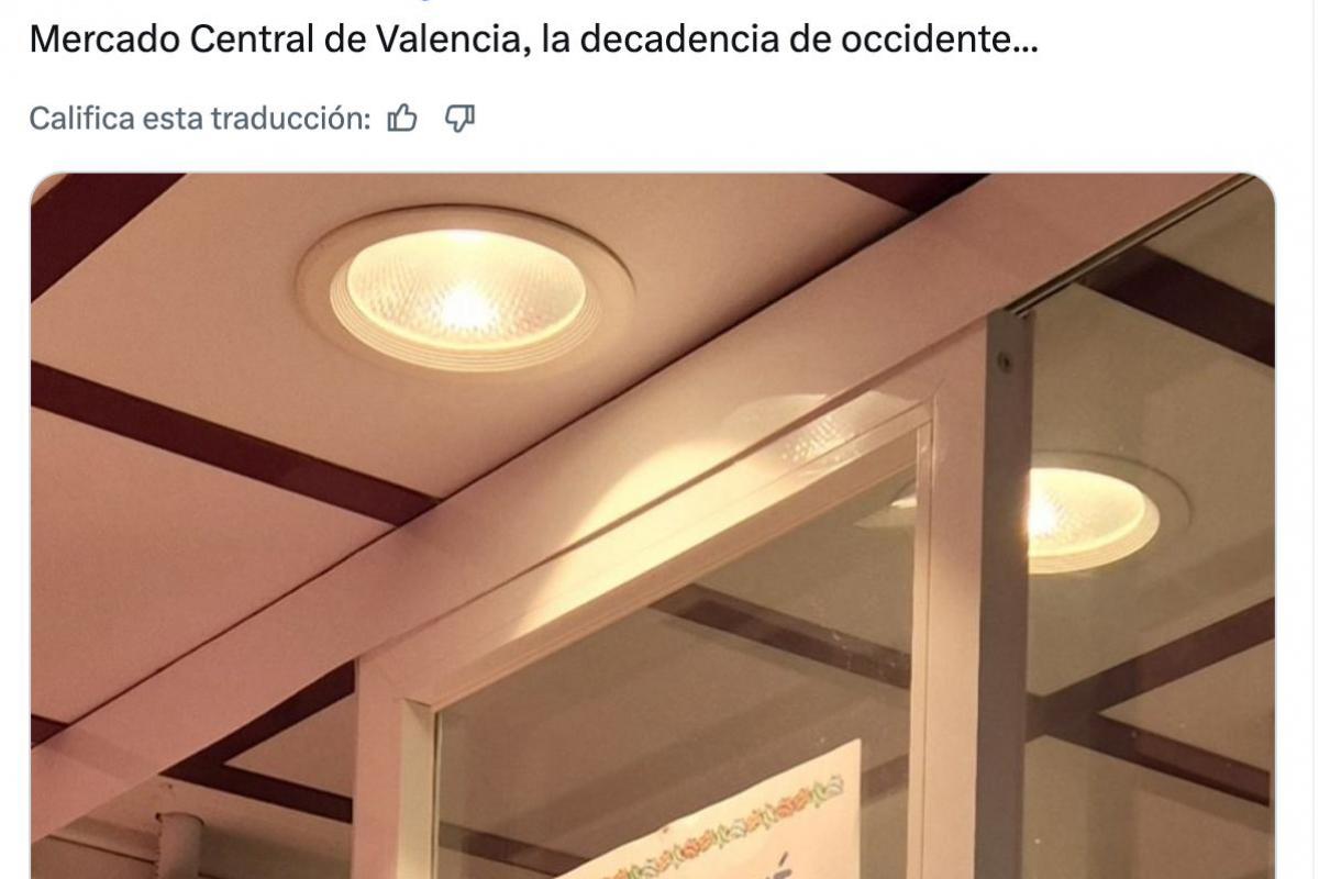 Tuit de josep Boira con el cartel que se ha visto en una carnicería