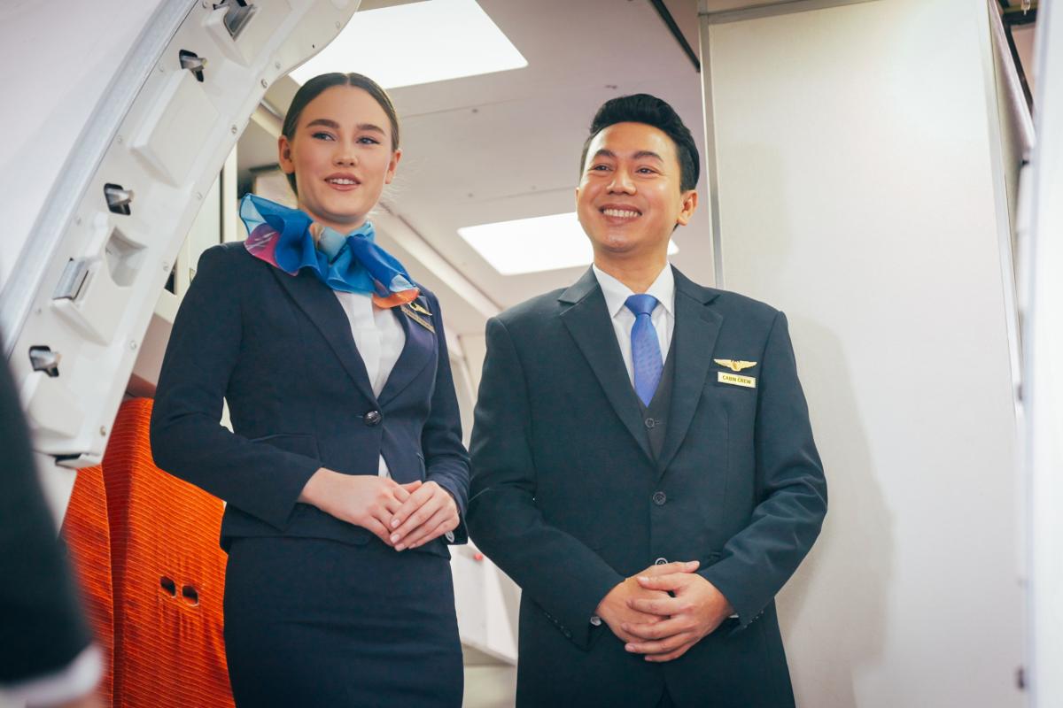 Dos tripulantes de cabina.