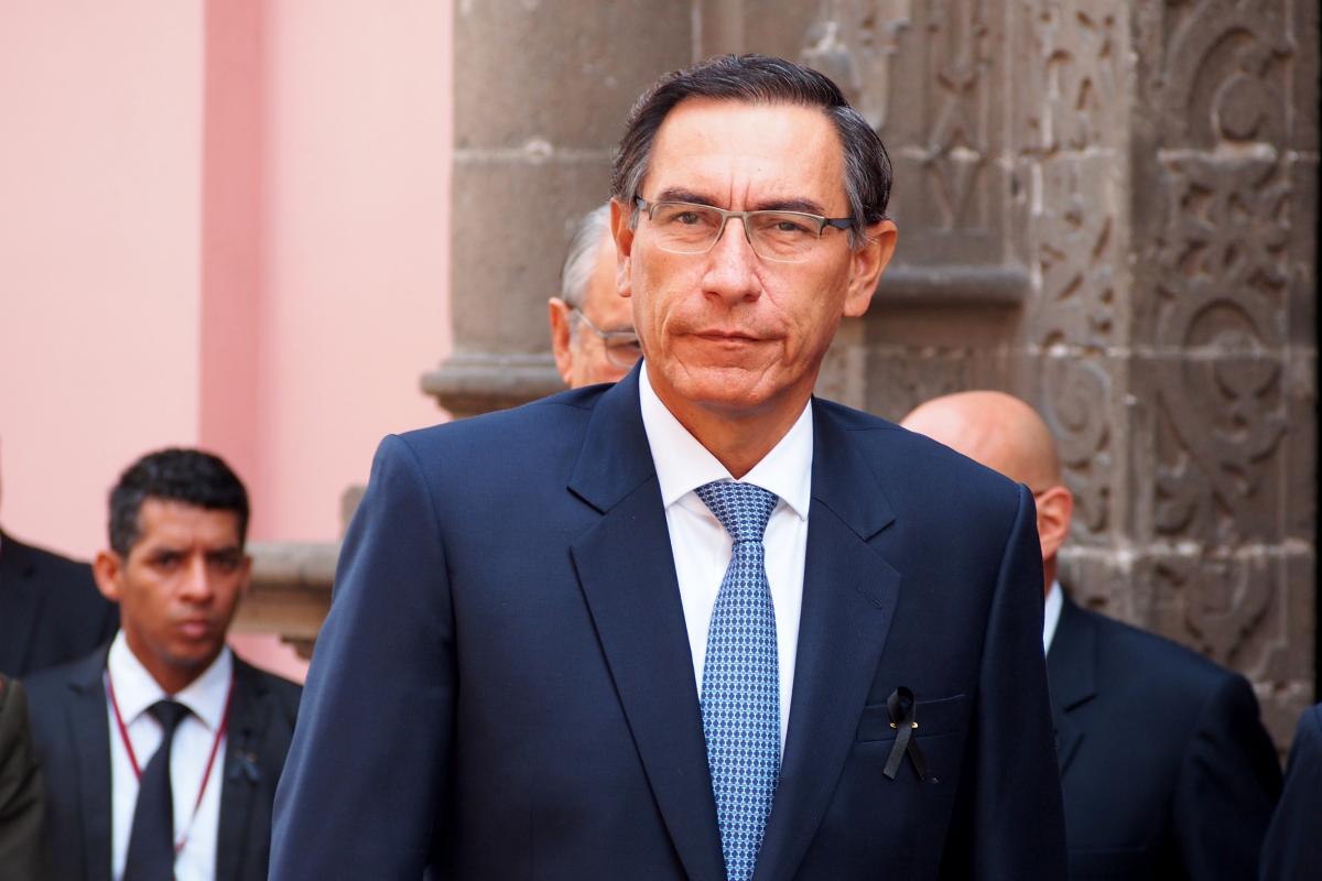 El expresidente peruano, Martín Vizcarra, asiste al funeral del embajador Javier Pérez de Cuéllar, ex quinto secretario general de las Naciones Unidas, en el Ministerio de Relaciones Exteriores del Perú.