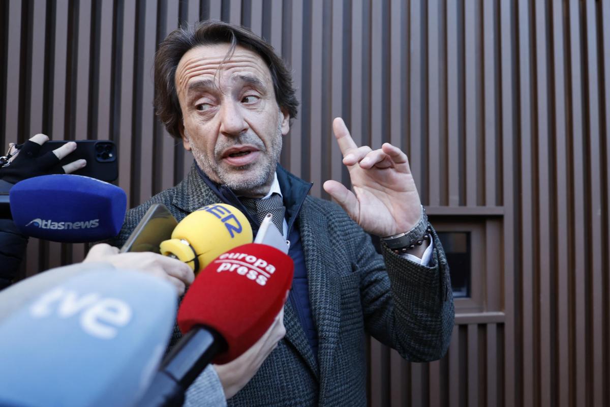 El secretario autonómico del Gabinete del President y de Comunicación de la Generalitat, José Manuel Cuenca, a su llegada al juzgado de Catarroja, el 26 de noviembre de 2025.