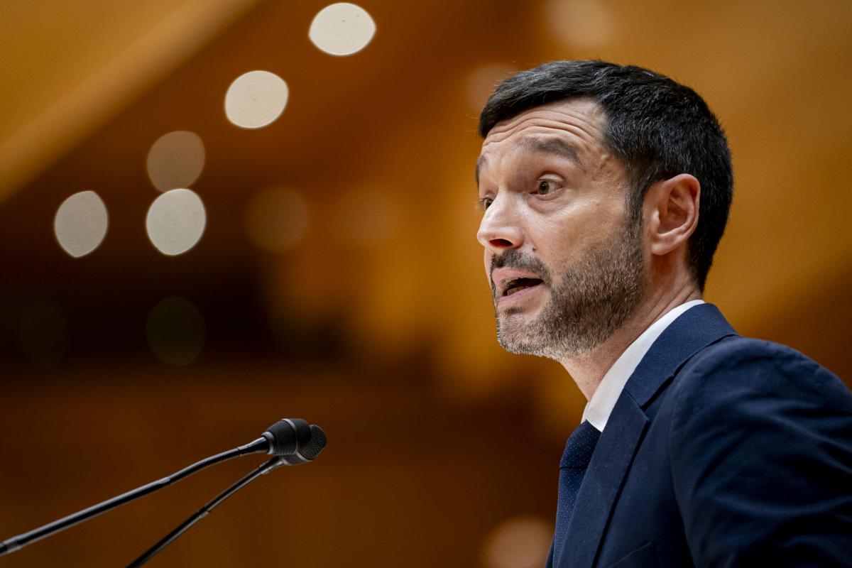 Pablo Bustinduy, ministro de Derechos Sociales, Consumo y Agenda 2030 durante una sesión parlamentaria