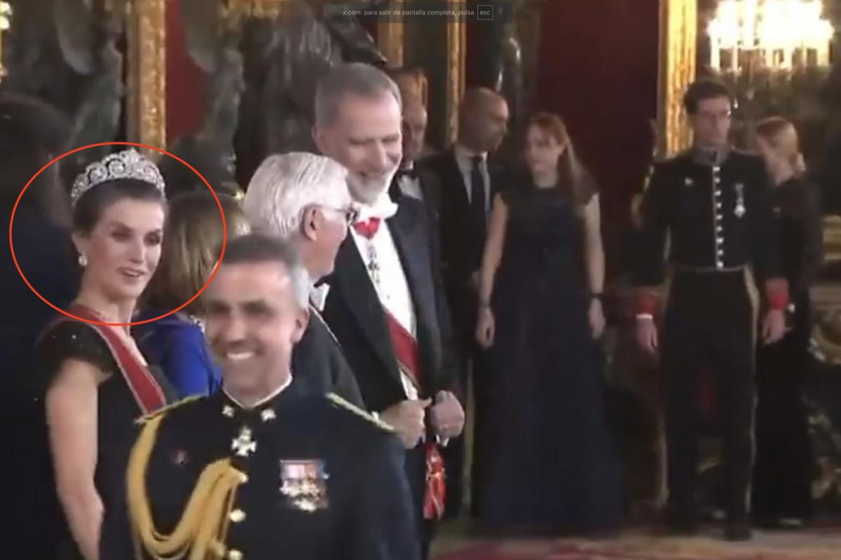 Letizia hace un gesto ante un José Alberto Barja.