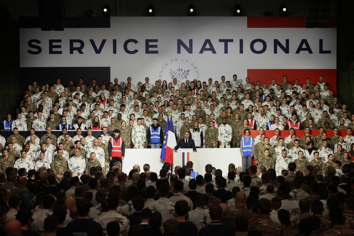 Macron, este jueves al presentar el servicio militar voluntario para jóvenes.