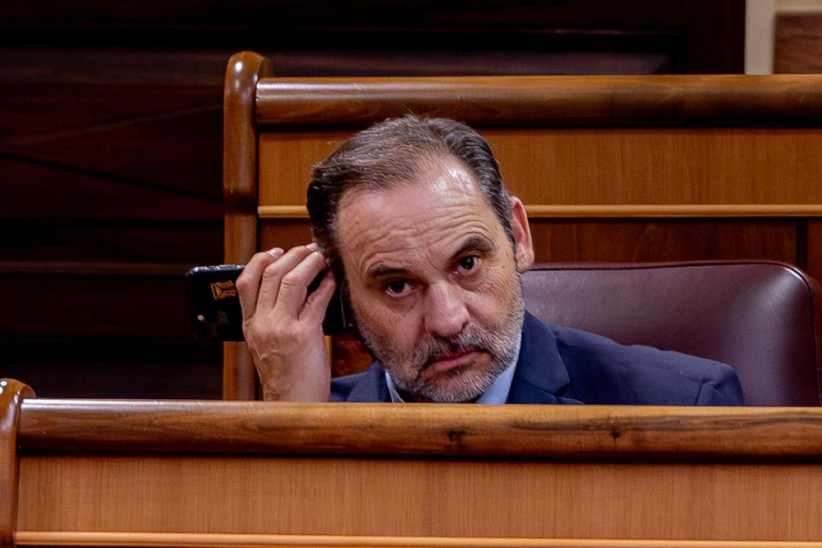 El aún diputado José Luis Ábalos durante una sesión plenaria en el Congreso de los Diputados, el 21 de octubre de 2025 en Madrid.