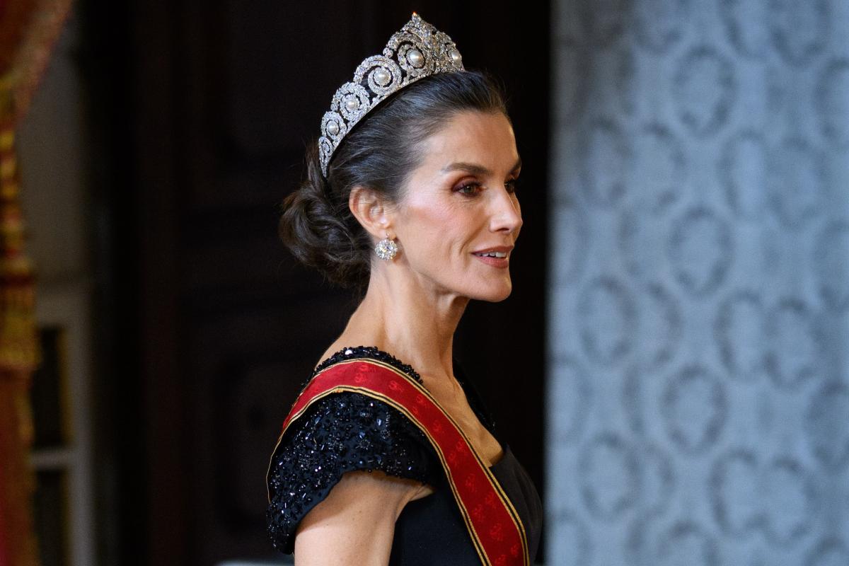 La reina Letizia con la tiara Cartier y los pendientes de chatones en la cena de gala al presidente de Alemania