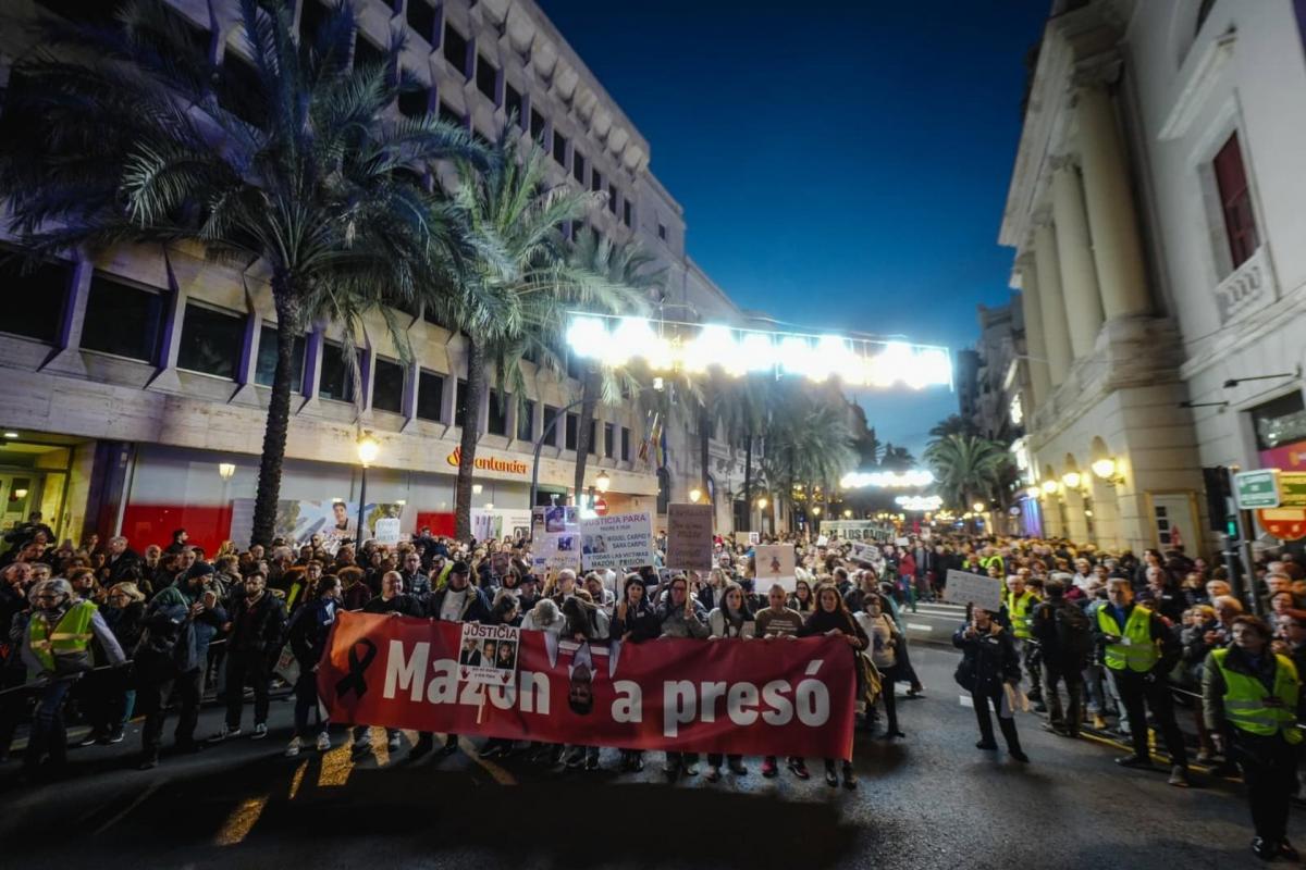 La manifestación 'Mazón a presó' recorre el centro de València