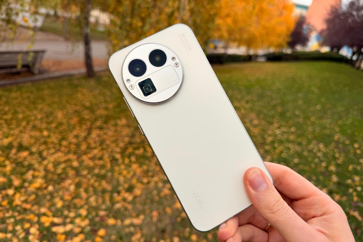 El nuevo realme GT 8 Pro, probándolo en exteriores.