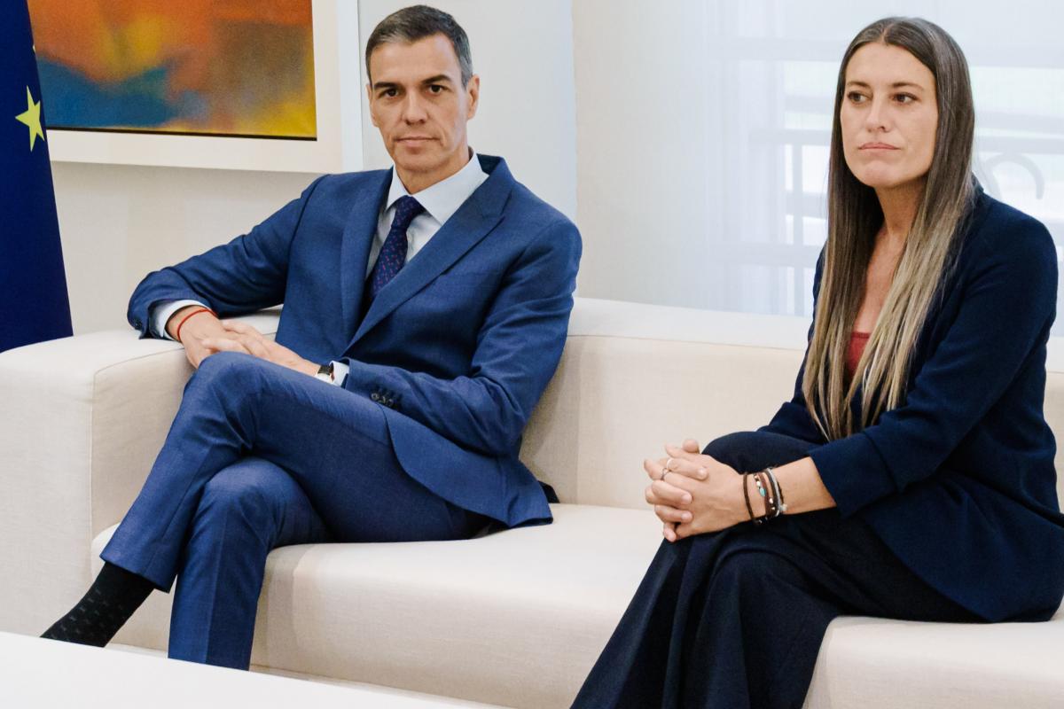 El presidente del Gobierno, Pedro Sánchez, y la portavoz parlamentaria de Junts en el Congreso, Miriam Nogueras; en una imagen de archivo durante un encuentro en Moncloa.