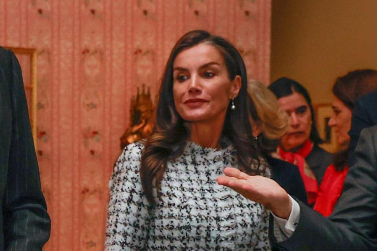 Primer plano de la reina Letizia, en la inauguración de la exposición sobre Victoria Eugenia