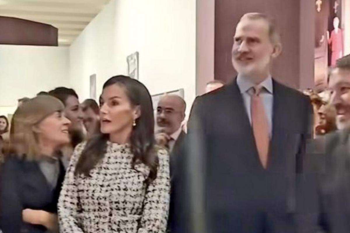 Los reyes de España  en la exposición de Victoria Eugenia