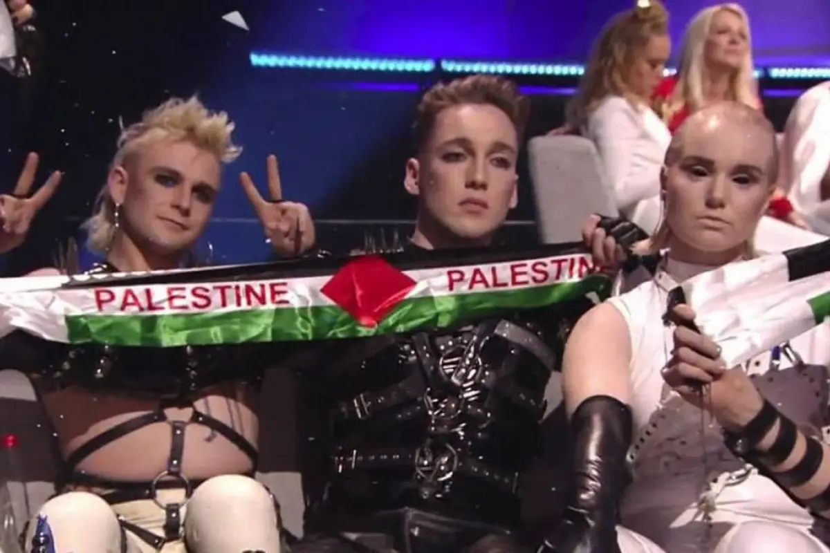 Los islandeses Hatari con una bandera palestina en Eurovisión 2019.