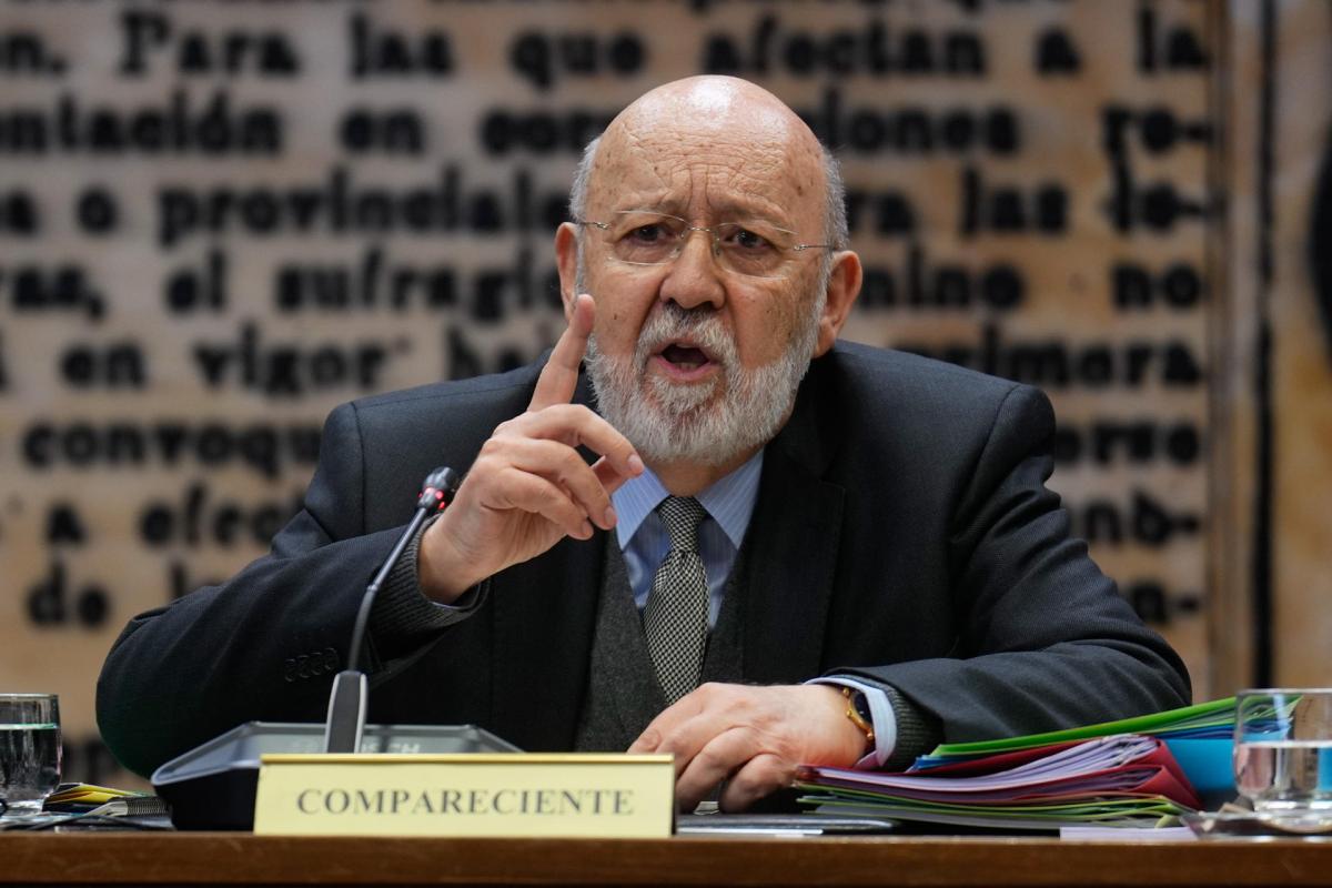 El presidente del Centro de Investigaciones Sociológicas (CIS), José Félix Tezanos, durante su comparecencia este martes
