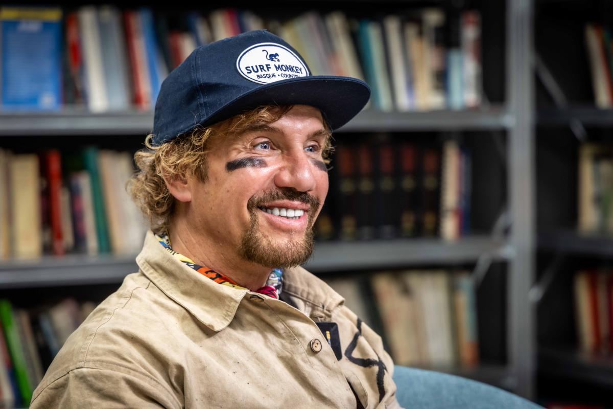 El cantante Macaco en un momento de la entrevista con El HuffPost.