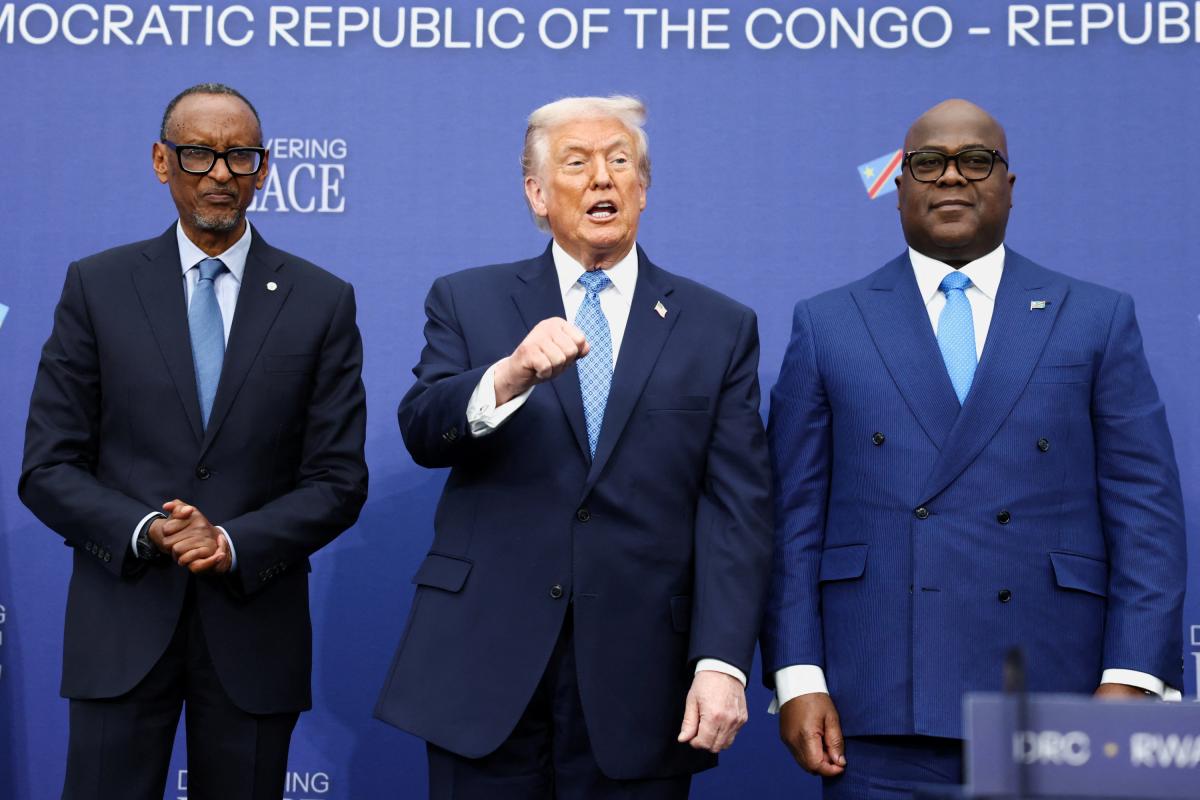 El mandatario estadounidense Donald Trump, junto a sus homólogos congoleño y ruandés, Felix Tshisekedi y Paul Kagame, respectivamente. Durante el acto de firma de acuerdo de paz ausipiciado por EEUU.